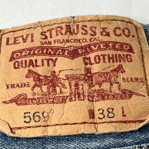 LEVIS 569 Jeans‎ Mens 38 Blue Loose Fit Distressed Denim Shorts - Picture 4 of 11